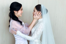 Febby Rastanty Dapat Buket Bunga di Resepsi Pernikahan Jessica Mila dan Yakup Hasibuan