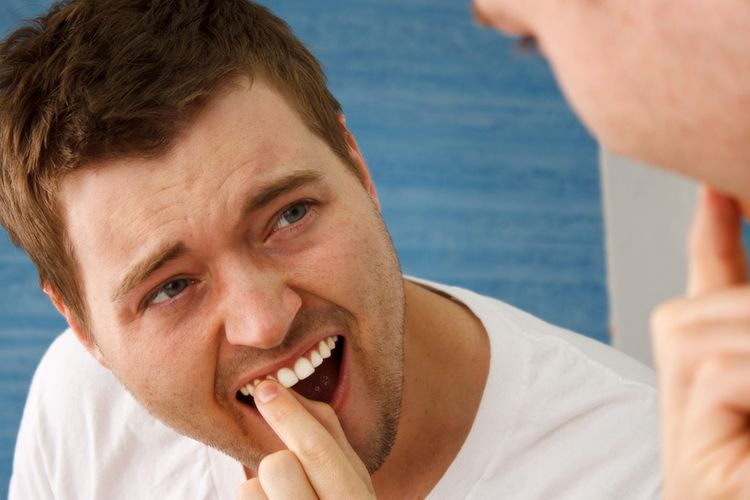 Mengetahui alasan alasan kenapa gigi tiba-tiba patah sendiri sangatlah penting untuk mencegah infeksi atau kerusakan yang lebih parah.