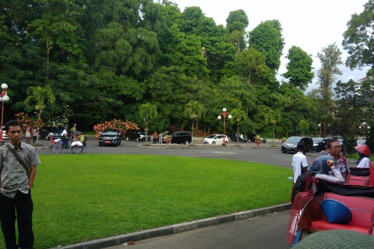 Becak Listrik dicoba di Halaman Balairung, UGM Yogyakarta, Jumat (18/1/2019)