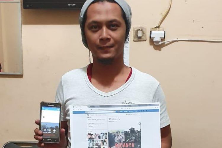 Muhamad Agung (33), yang ditangkap polisi akibat mengunggah informasi hoax alias bohong dan ujaran kebencian lewat akun Facebook-nya