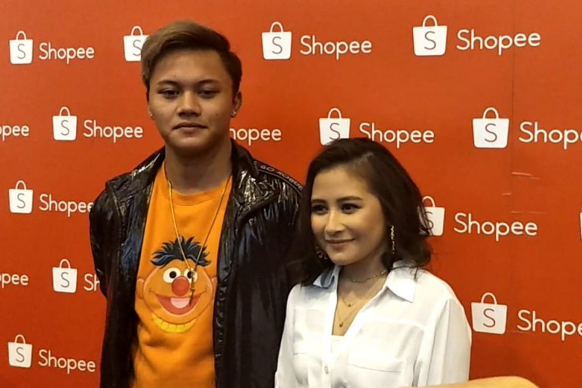 Rezki Febian dan Prilly Latuconsina saat ditemui menjelang acara dalam KRoad to 12.12 Shopee Birthday Sale telah memadati International Convention Center (SICC), Bogor, Jawa Barat, Senin (19/11/2018). 