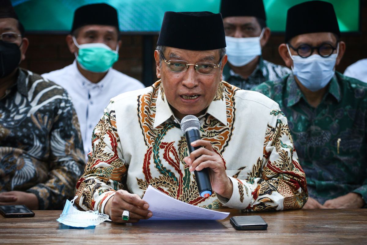 Calon Ketua Umum Pengurus Besar Nahdlatul Ulama (PBNU) Said Aqil Siraj memberikan keterangan pers di Jakarta, Rabu (8/12/2021). Ketua Umum PBNU petahana, Said Aqil Siraj mengumumkan kesediaannya untuk maju sebagai calon Ketua Umum PBNU periode 2021-2026 di Muktamar ke-34 NU, Lampung. ANTARA FOTO/Rivan Awal Lingga/foc.