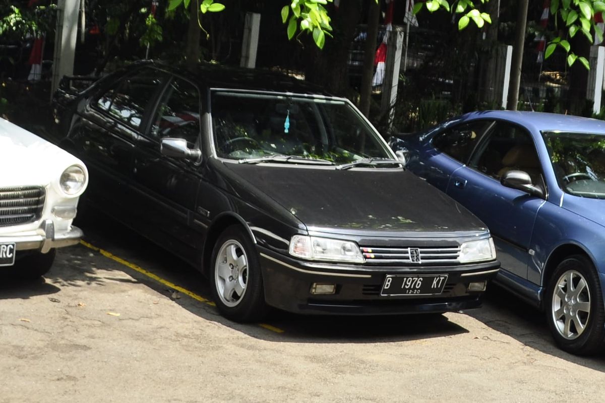 Barisan seri sedan Peugeot dari 404, 405, 406 Coupe dan 407