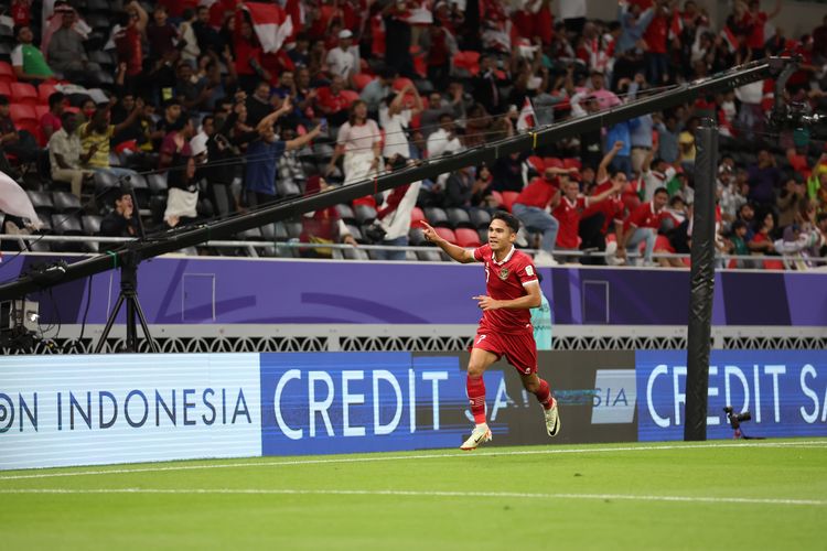 Selebrasi pemain timnas Indonesia Marselino Ferdinan saat berhasil menjebol gawang Irak pada laga timnas Indonesia vs Irak dalam matchday pertama Grup D berlangsung di Stadion Ahmad bin Ali, Al Rayyan, Qatar, Senin (15/1/2024) pukul 21.30 WIB.