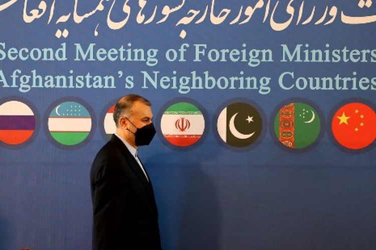 Menteri Luar Negeri Iran Hossein Amir-Abdoulahian menghadiri konferensi multilateral tentang Afghanistan, di Teheran pada 27 Oktober 2021.