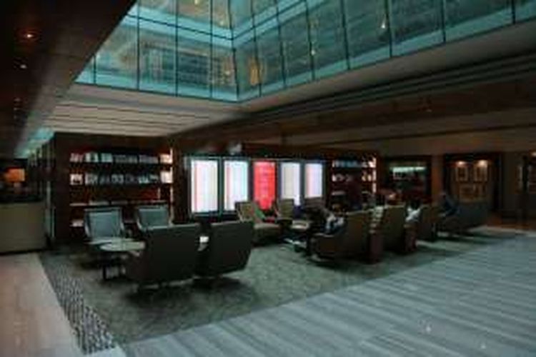 Lounge kelas bisnis milik Emirates di Bandara Dubai, Uni Emirat Arab.