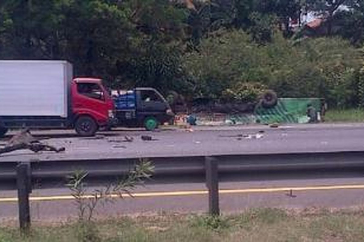 Tabrakan beruntun di Tol Jagorawi