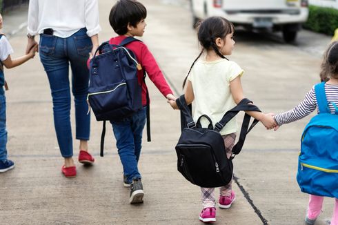 Apakah Tas Sekolah Anak Terlalu Berat? Tengok Cara Meringankannya