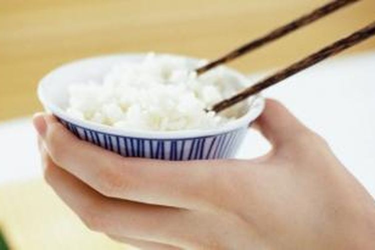 Ilustrasi makan nasi.