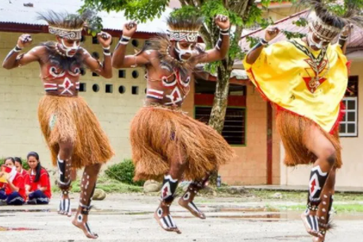 Tari Sajojo merupakan tari tradisional berasal dari Papua