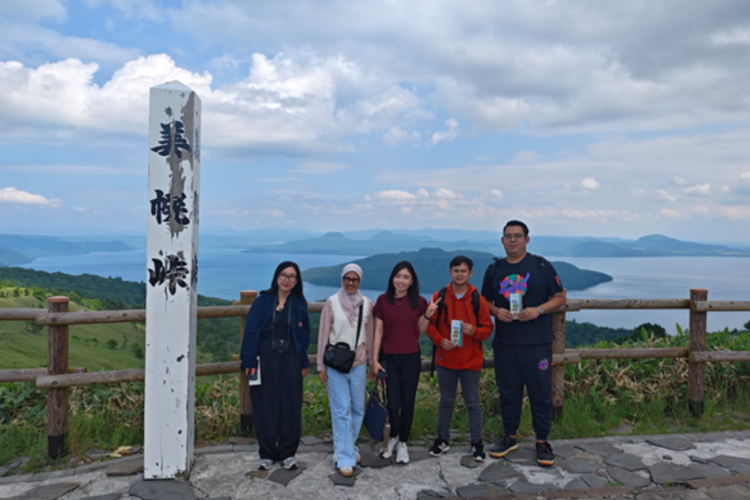 Dari ketinggian 525 mdpl, Bihoro Pass menyuguhkan panorama Danau Kussharo, kaldera terbesar di Jepang. 