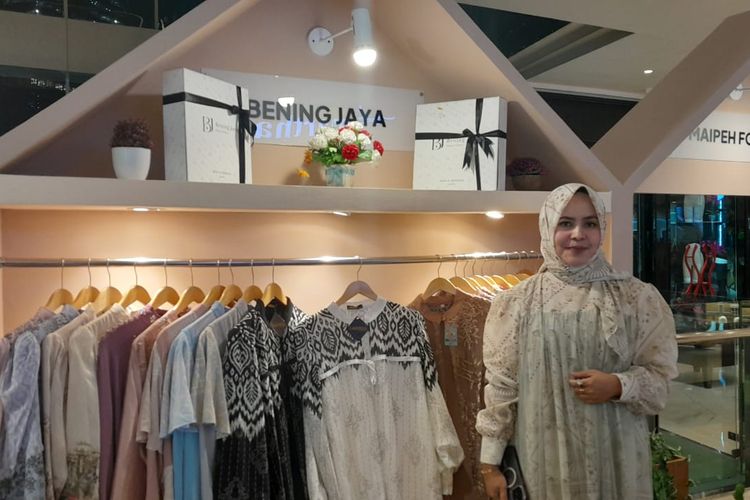 Yulis Manevia, Owner Bening Jaya, UKM Fesyen Muslim