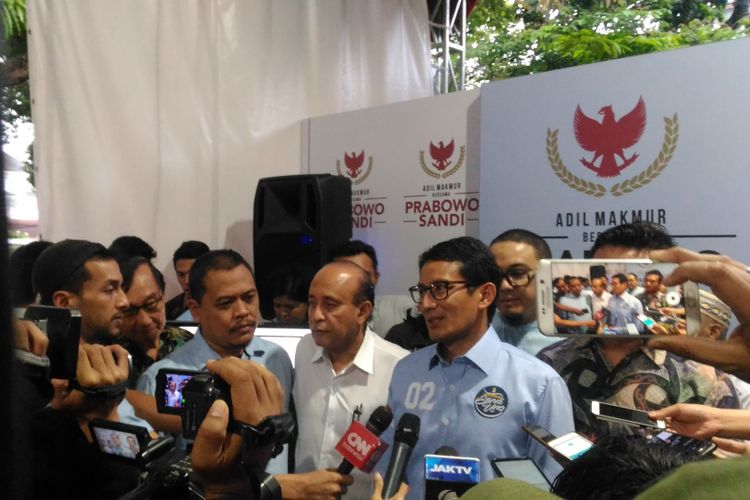 Calon Wakil Presiden nomor urut 02 Sandiaga Salihuddin Uno saat menghadiri diskusi di posko pemenangan Prabowo Subianto-Sandiaga Uno di Jalan Sriwijaya, Jakarta Selatan, Rabu (21/11/2018).