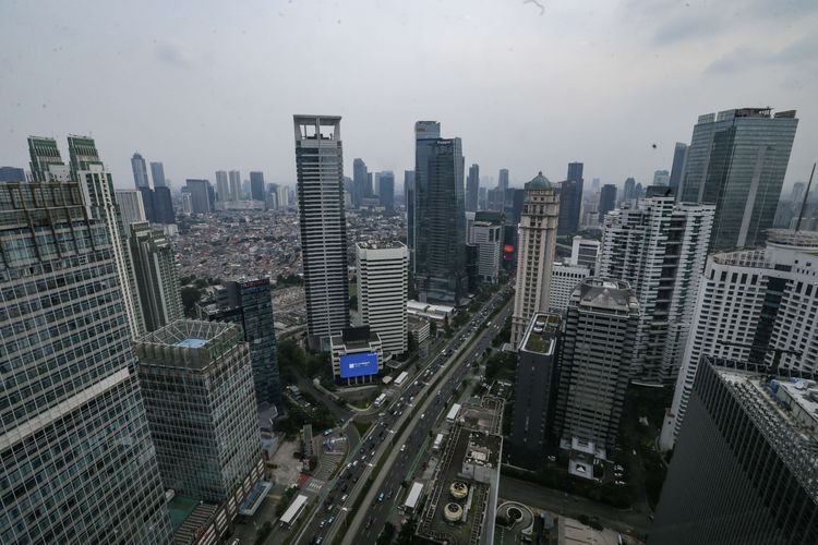 Gedung-gedung bertingkat sebagai pusat perekonomian di Jakarta, Kamis (29/9/2022). Menteri Keuangan (Menkeu) Sri Mulyani Indrawati memberikan sinyal resesi ekonomi global pada 2023.
