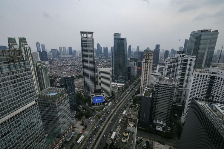 Gedung-gedung bertingkat sebagai pusat perekonomian di Jakarta, Kamis (29/9/2022). Menteri Keuangan (Menkeu) Sri Mulyani Indrawati memberikan sinyal resesi ekonomi global pada 2023. Ekonomi dunia akan masuk jurang resesi seiring dengan tren kenaikan suku bunga acuan yang dilakukan sebagian besar bank sentral di dunia secara bersamaan.