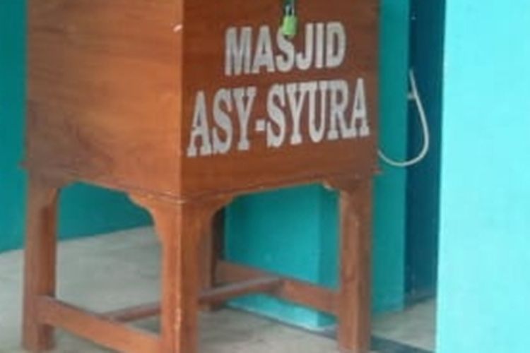 Kotak amal di Masjid Asy-Syuura, Jalan Pisang Kipas Dalam, Kota Malang, Jawa Timur. 