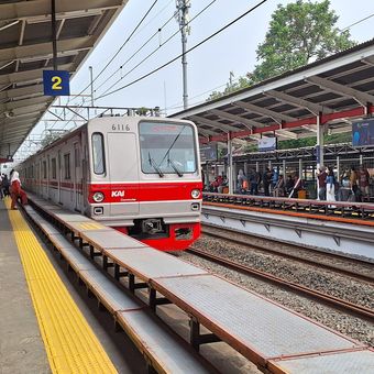 KRL Commuter Line kini tampil sebagai moda transportasi andalan yang nyaman, modern, dan semakin diminati masyarakat urban Jabodetabek.
