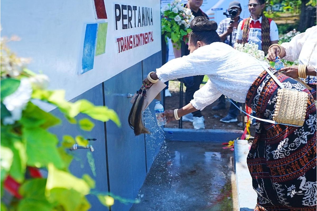 Warga NTT kini bisa mengakses air bersih berkat program sanitasi Pertamina yang dibangun di 131 titik seluruh Indonesia