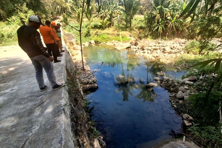 Sumur Mengering, Warga Blitar Terpaksa Beli Air untuk Kebutuhan Dasar