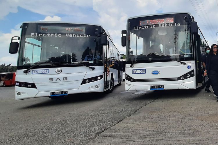 Pelepasan uji coba bus listrik PT Transjakarta di Depo Transjakarta Kampung Rambutan, Jakarta Timur, Rabu (8/6/2022).