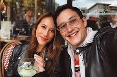 Mike Lewis Lamar Kekasihnya Saat Liburan Bareng di Eropa