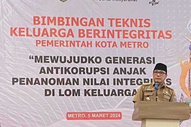 Wali Kota Metro Wahdi saat memberikan sambutan dalam bimtek keluarga antirusuah yang digelar oleh KPK, Selasa (5/3/2024).