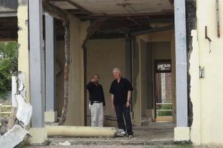 Mantan Presiden Amerika Serikat, Bill Clinton mengunjungi lokasi-lokasi terdampak tsunami Aceh yang terjadi 10 tahun lalu, Sabtu (19/7/2014).