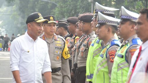 Pj Gubernur Jabar Minta Bawaslu Tindak Tegas Pelaku Pemilu Curang