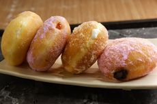 Resep Bomboloni Kotak Isi Cokelat dan Krim Custard