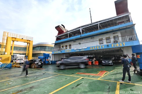 Kemenhub Atur Tata Cara Muat Kendaraan Listrik di Atas Kapal Penyeberangan 