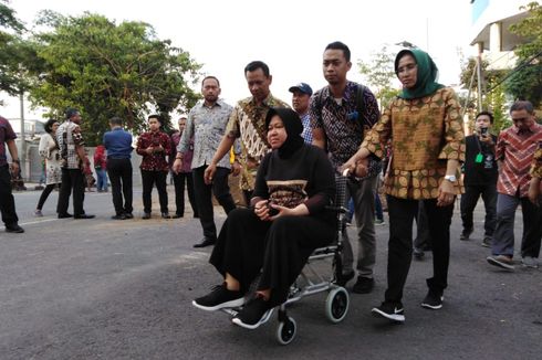 Risma Mengaku Tak Tidur demi Pastikan Pemulihan Jalan Gubeng Berjalan Cepat