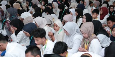Cerita Robert Dampingi 1.232 Anak Yatim Dapat Pendidikan dan Kesehatan
