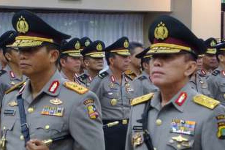 Kapolri Jenderal Pol Tito Karnavian melantik Irjen Pol M Iriawan sebagai Kapolda Metro Jaya menggantikan Irjen Pol Moechgiyarto di Rupataman Mabes Polri, Jakarta, Jumat (23/9/2016).