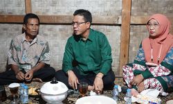 Menginap di Rumah Tua Warga Ciparay, Bupati Dadang: Kami Bantu Jadikan Rumah Layak Huni
