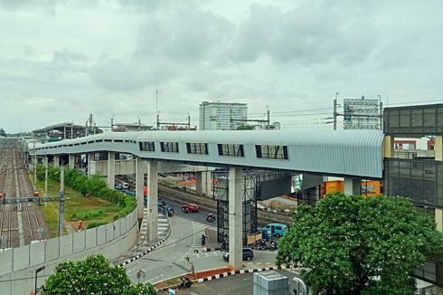 5 Ide Foto di Simpang Temu Lebak Bulus, Depan Jendela Besar