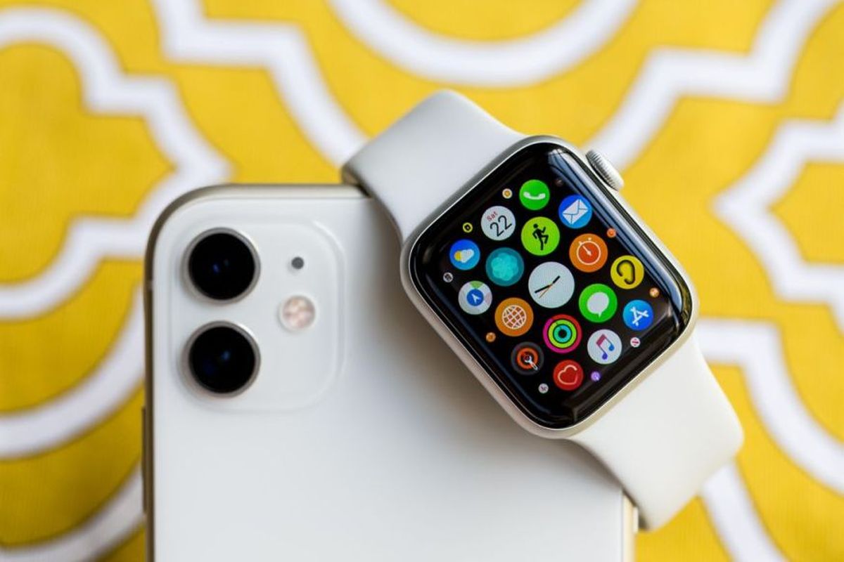 ilustrasi iPhone 11 dan Apple Watch