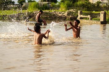 Mimpi Mandi di Sungai, Pertanda Apakah Itu?