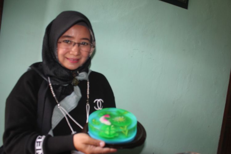 Syarifah Syofiah Al-Habsyi (42), perajin jelly art asal Cianjur, Jawa Barat.