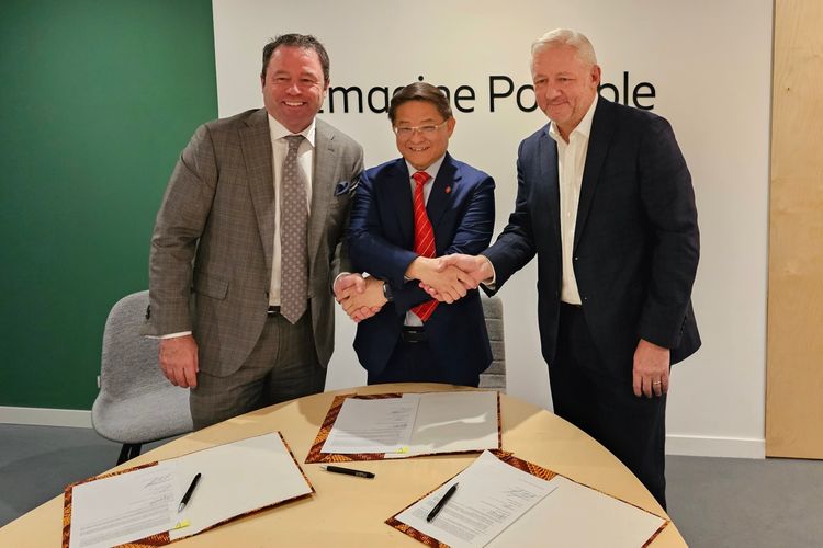 Peresmian kerja sama uji coba jaringan 5G antara Telkomsel, Ericsson, dan Qualcomm yang dilakukan di MWC Barcelona, Spanyol, Senin (27/2/2023).