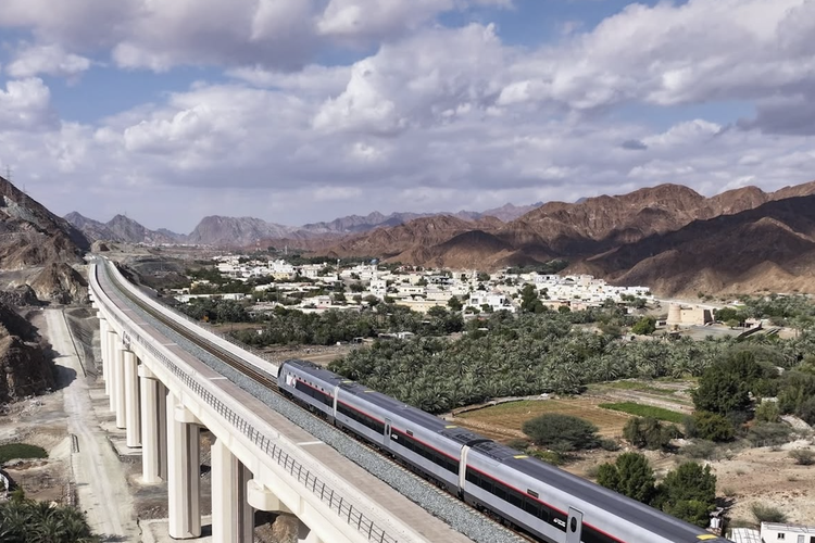 Kereta Penumpang Pertama Rute Dubai-Abu Dhabi Resmi Beroperasi, Tiket Rp 190.000
