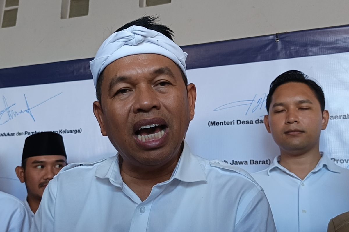 Gubernur Jabar, Dedi Mulyadi usai kegiatan di Gedung Pusdai, Jalan Diponegoro, Kota Bandung, Senin (28/4/2025).
