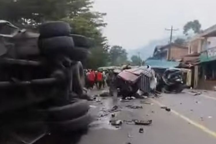Detik-detik Kecelakaan Beruntun 8 Kendaraan di Sibolangit, Bermula dari Truk Rem Blong