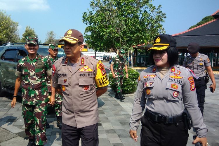 Kapolda DIY, Irjen Pol Ahmad Dofiri Saat Kegiatan Pemantauannya di TPS 15, Panembahan, Kota Yogyakarta, Rabu (17/4/2019)