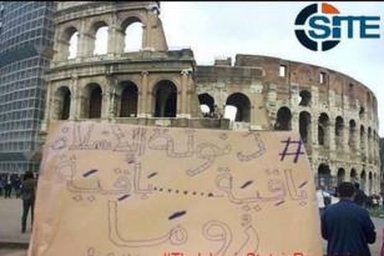 Salah satu foto yang diunggah situs intelijen SITE memperlihatkan seorang simpatisan ISIS mengunggah foto Colleseum di Roma dan sebuah pernyataan yang berisi bahwa ISIS tengah memilih sasaran yang akan diserang.