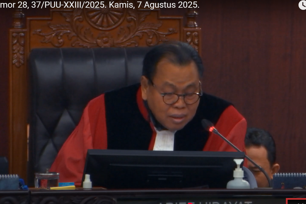 Hakim Mahkamah Konstitusi (MK), Arief Hidayat, dalam Sidang Perkara Nomor 28, 37/PUU-XXIII/2025 tentang Hak Cipta, Kamis (7/8/2025).