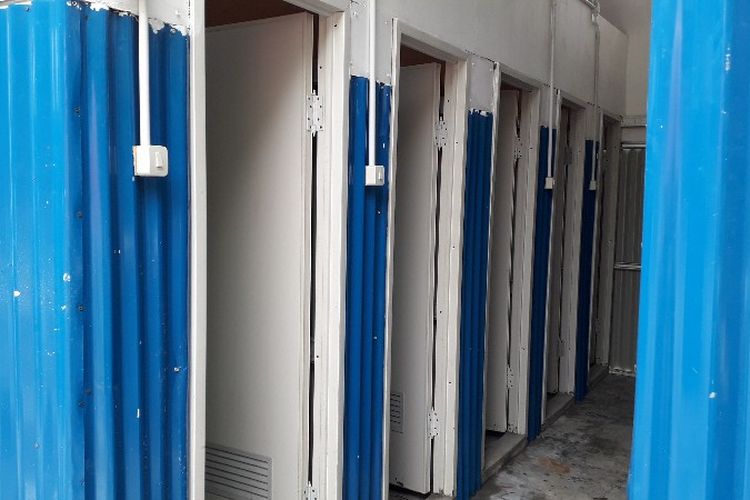 Toilet selter Kampung Kunir, Jakarta Barat sudsh selesai dibangun dan memasuki tahap penyelesaian pada Selasa (14/8/2018). 