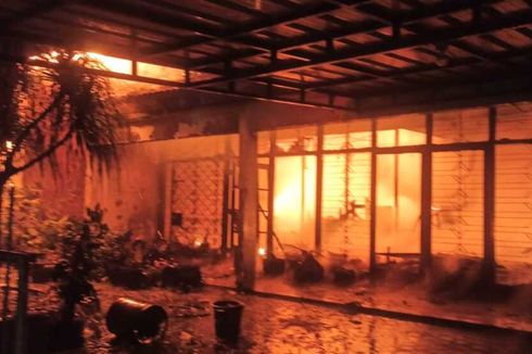 Satu Rumah di Komplek Muara Raya Bandung Hangus Terbakar, Penghuni Tewas Diduga Kehabisan Oksigen