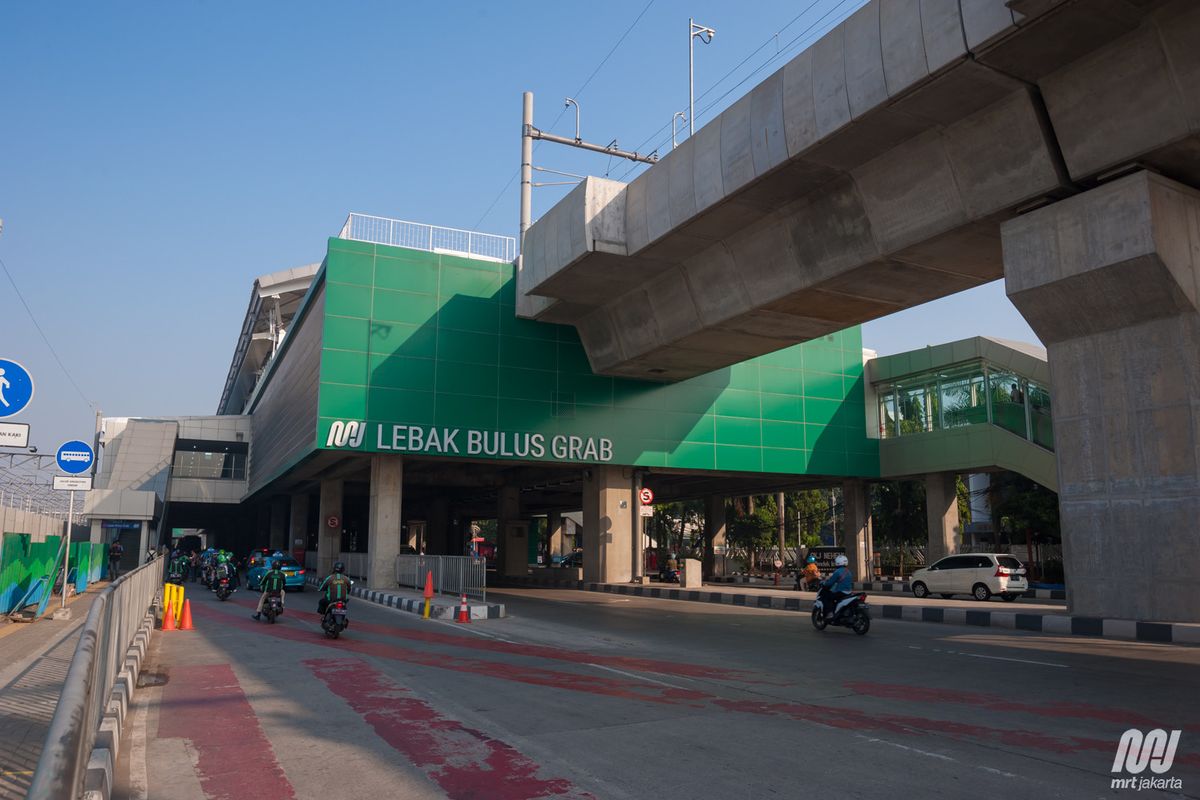 Stasiun MRT Jakarta Lebak Bulus Grab