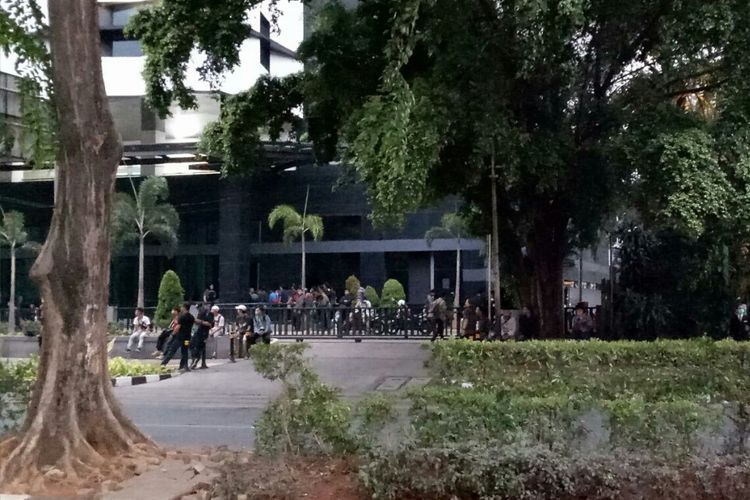 Kerusuhan disekitar Senayan, Jakarta Pusat, Selasa (25/9/2019) sore membuat para pekerja tertahan dan tak bisa pulang. 