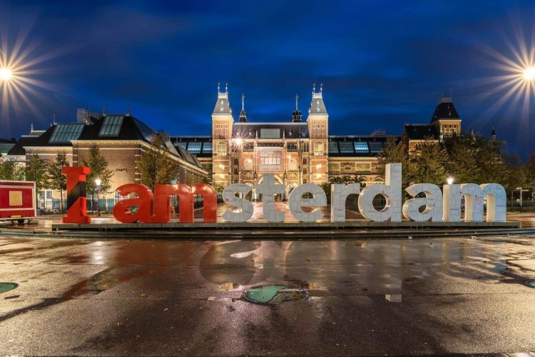 Papan I amsterdam di depan Rijksmuseum, Amsterdam, Belanda. 